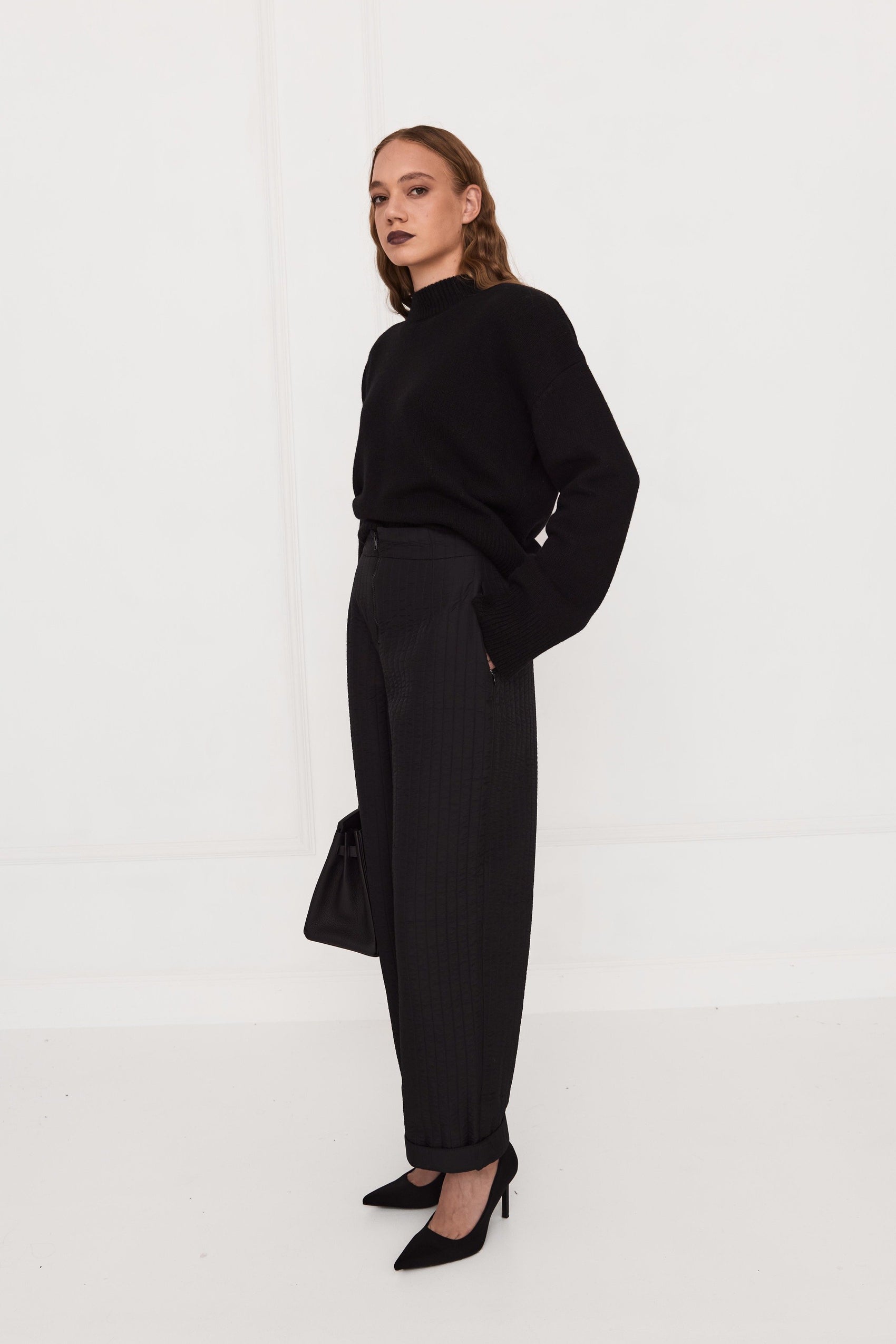 Светр power shoulders чорний