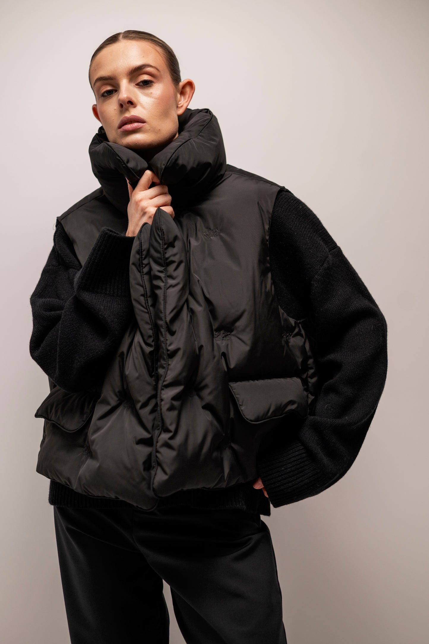 Пуховий жилет Pillow чорний