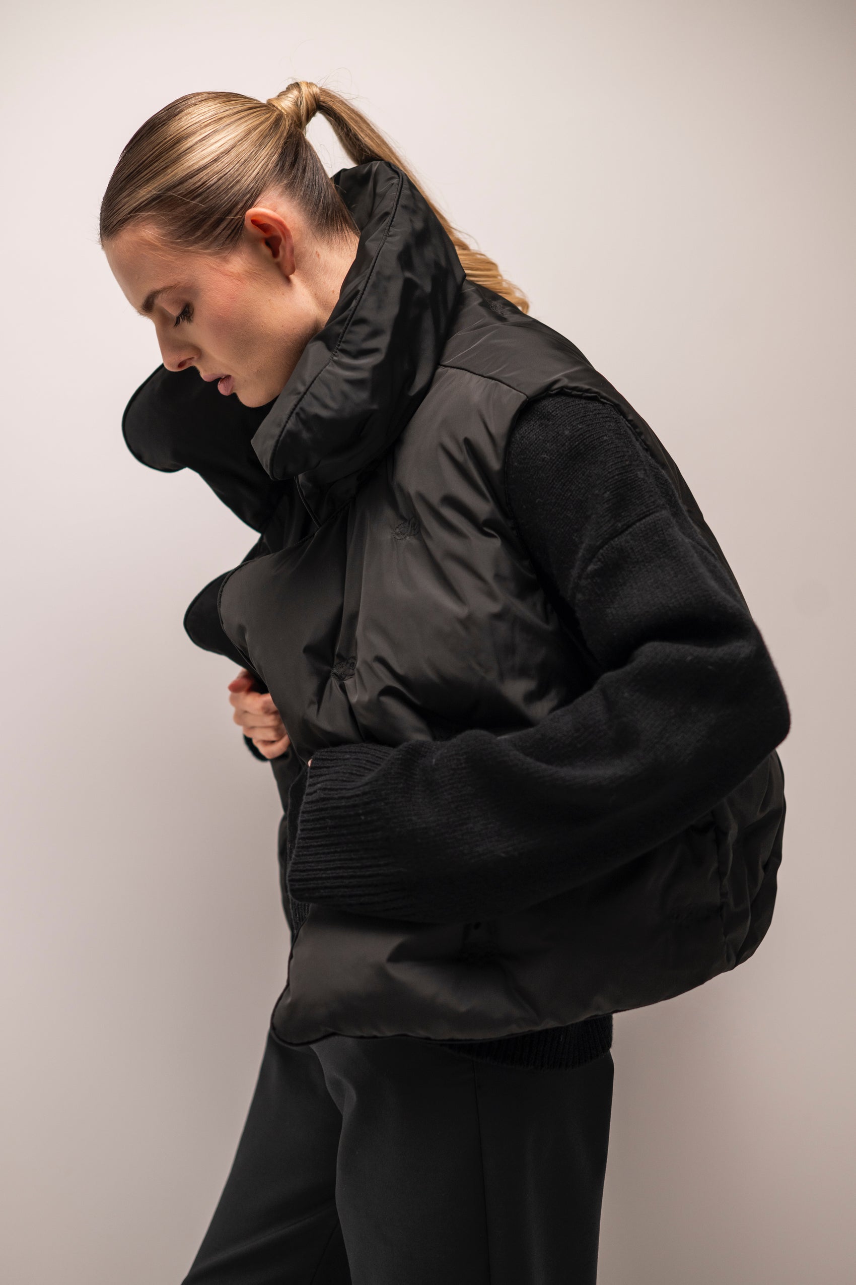 Пуховий жилет Pillow чорний