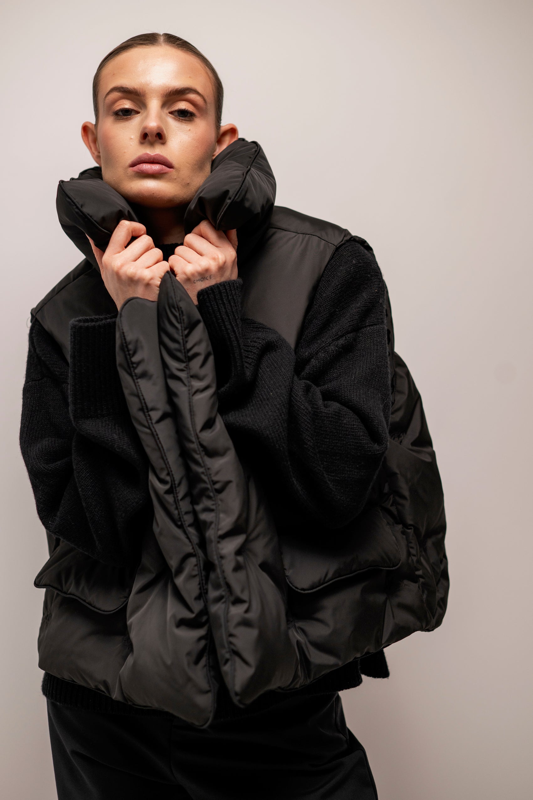 Пуховий жилет Pillow чорний