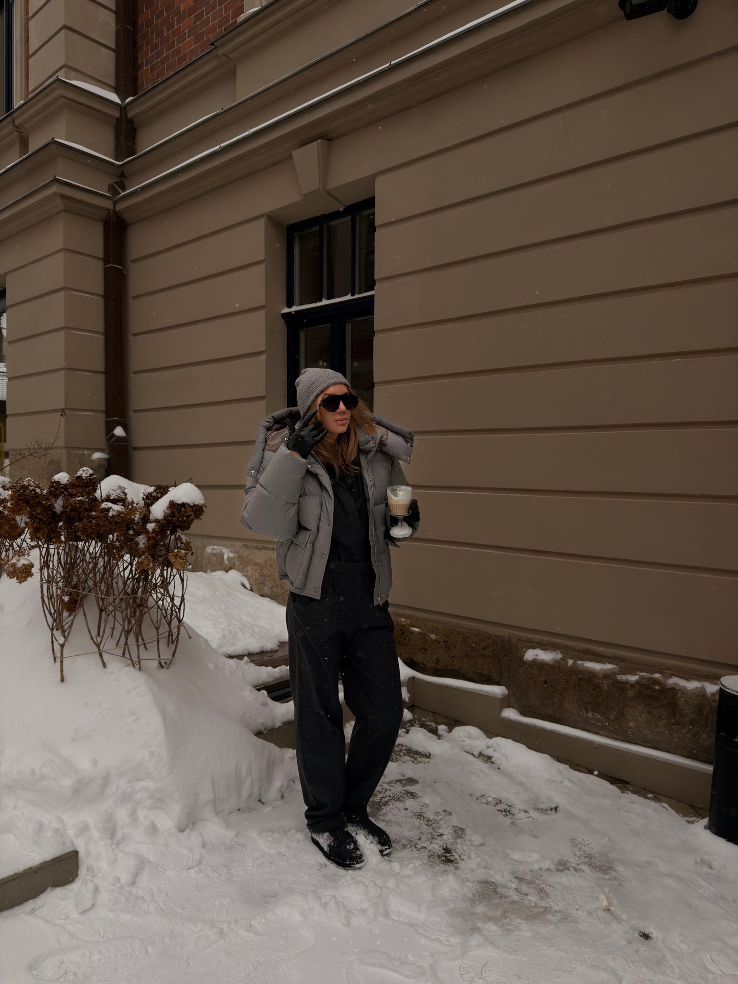 пуховик короткий сірий