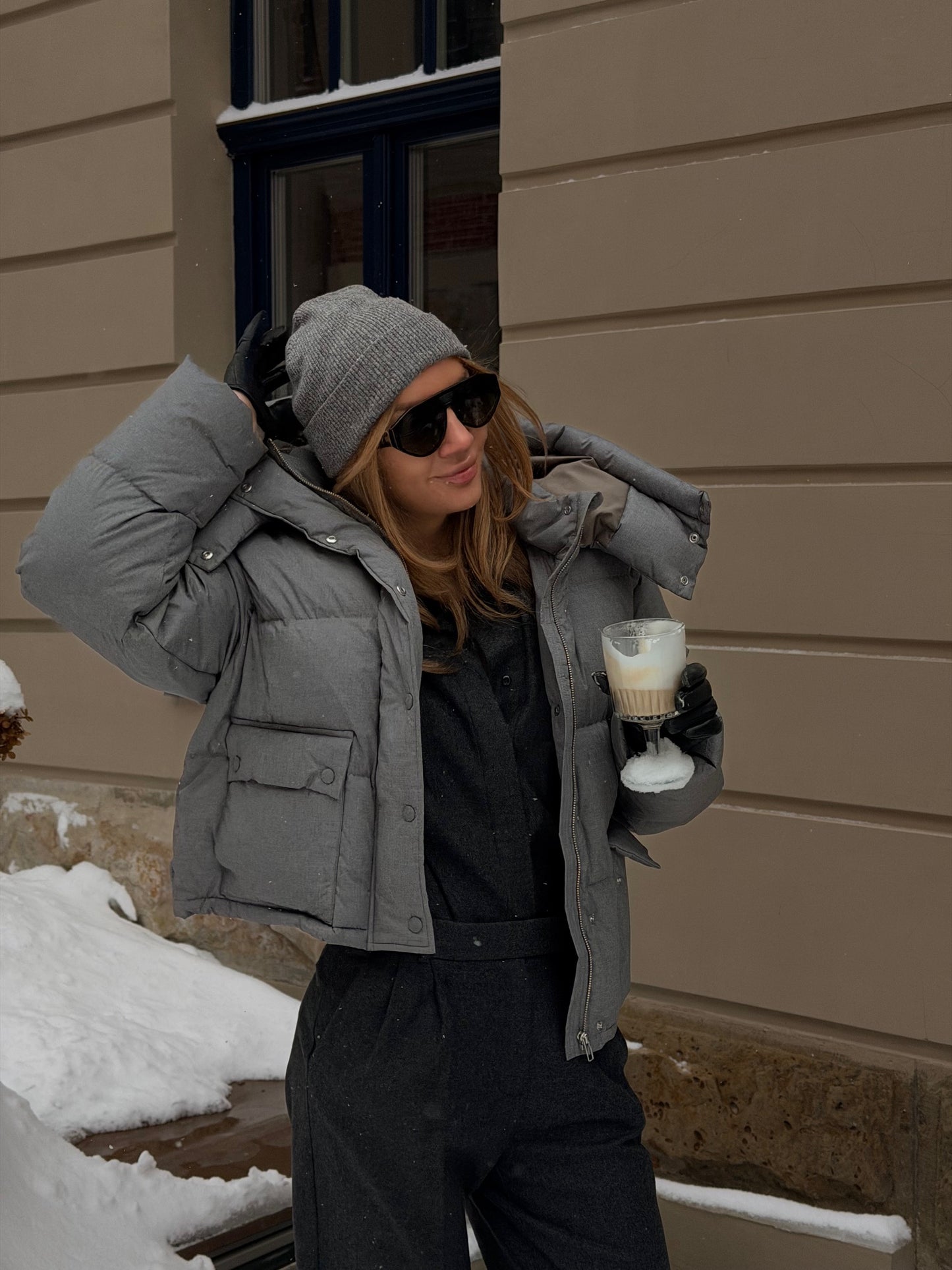 пуховик короткий сірий