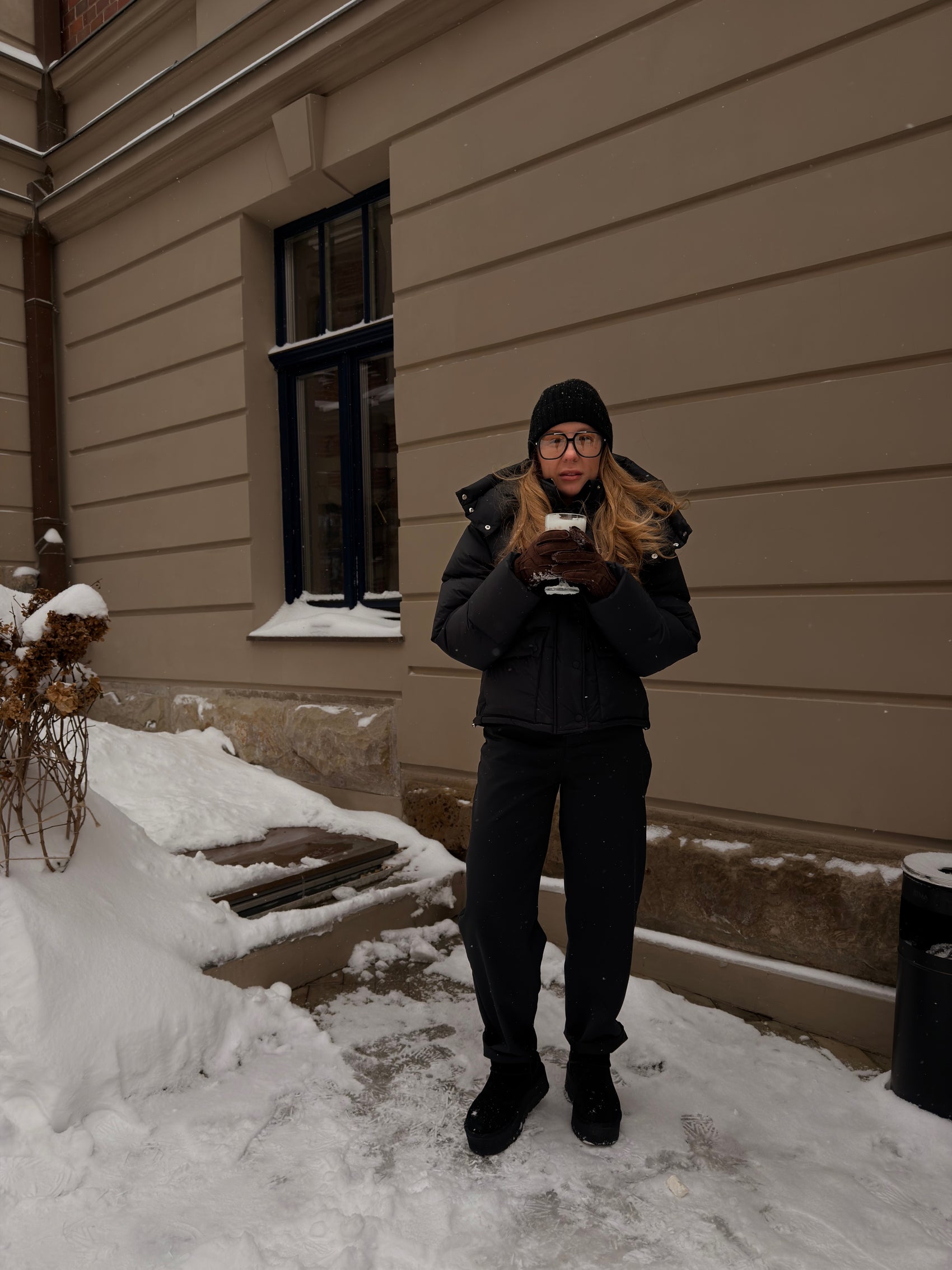 пуховик короткий чорний