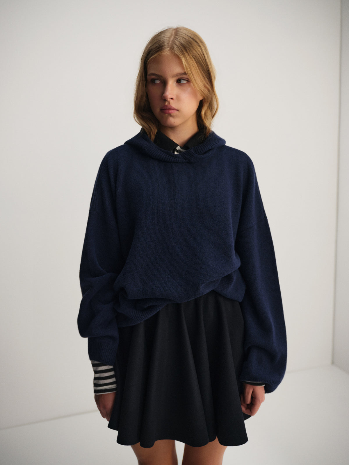 Светр з капюшоном синій Knit