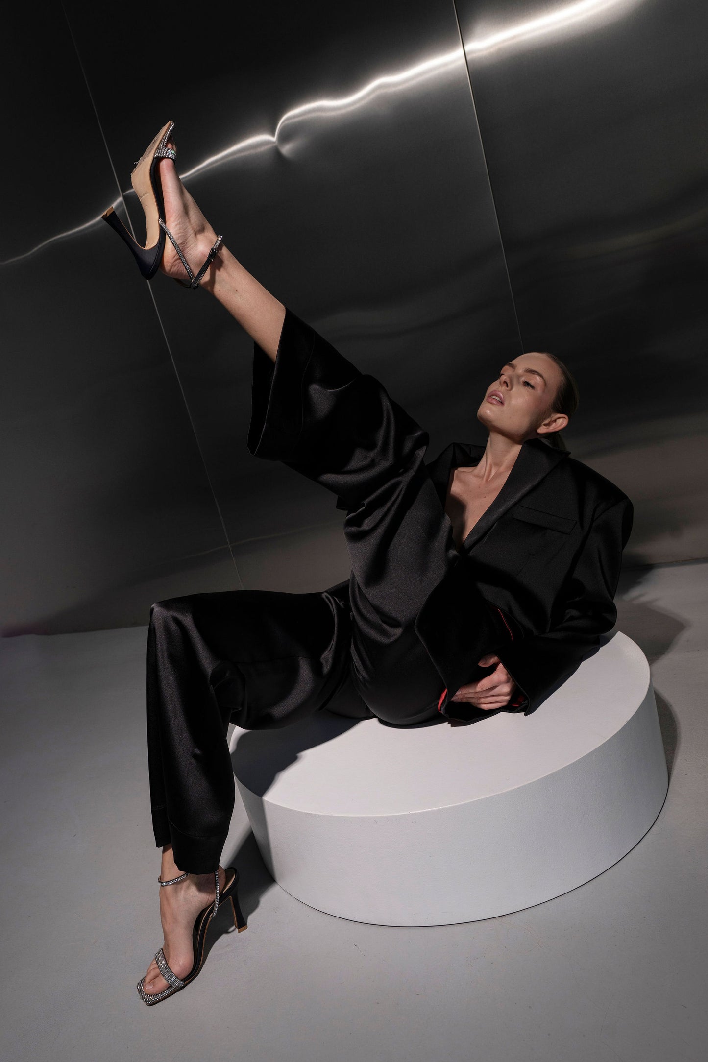 Брюки атласні чорні