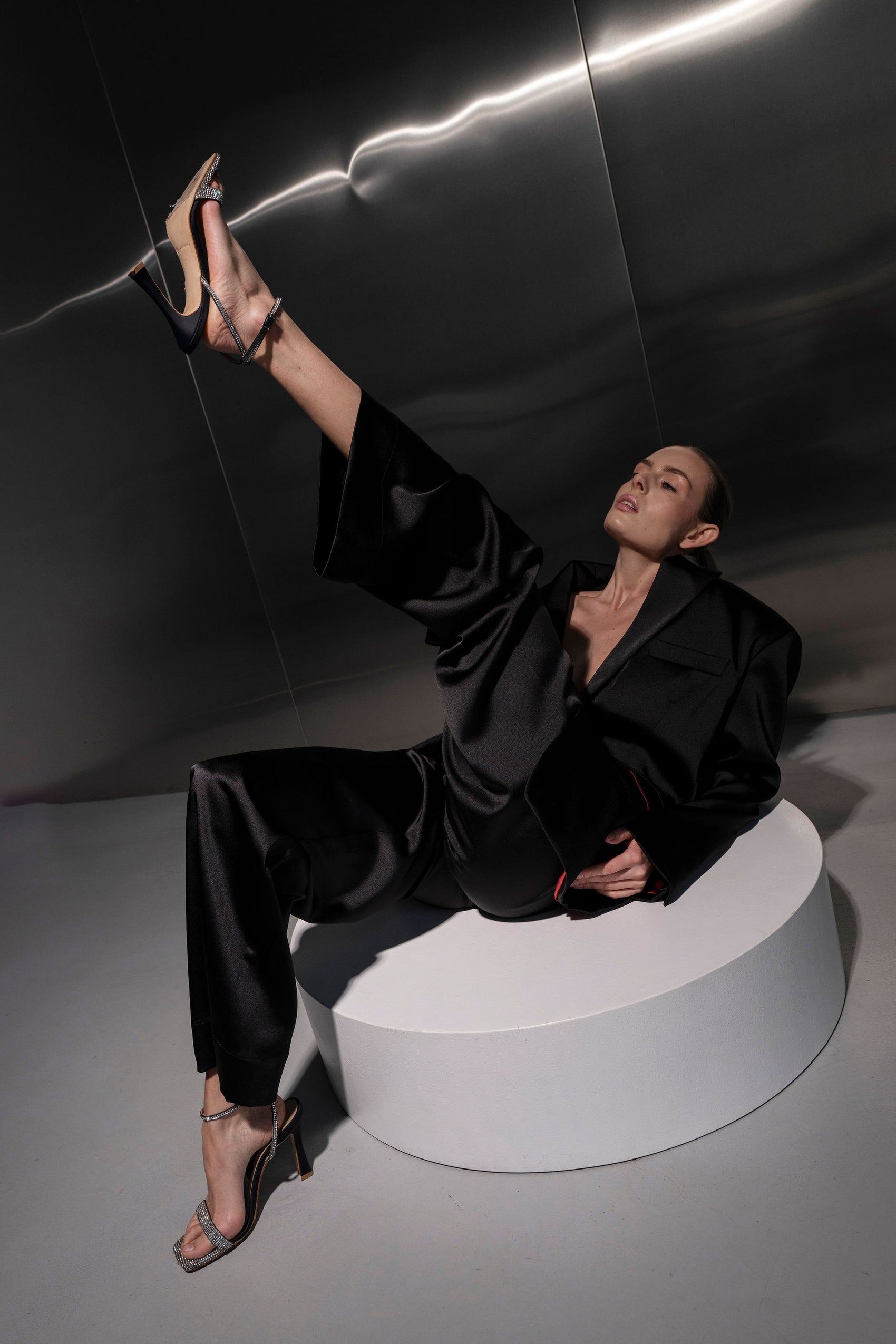 Брюки атласні чорні