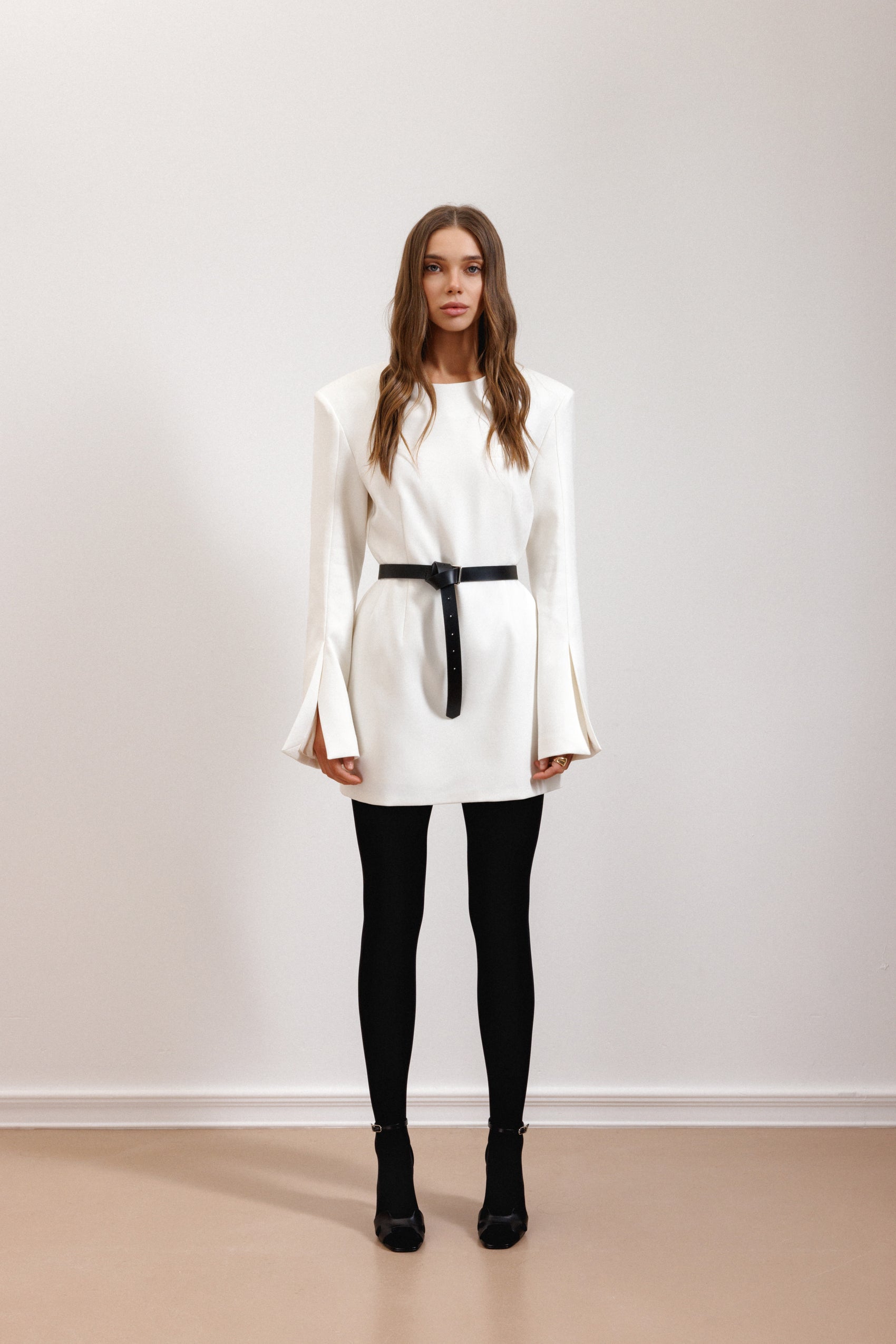 Сукня-футляр біла