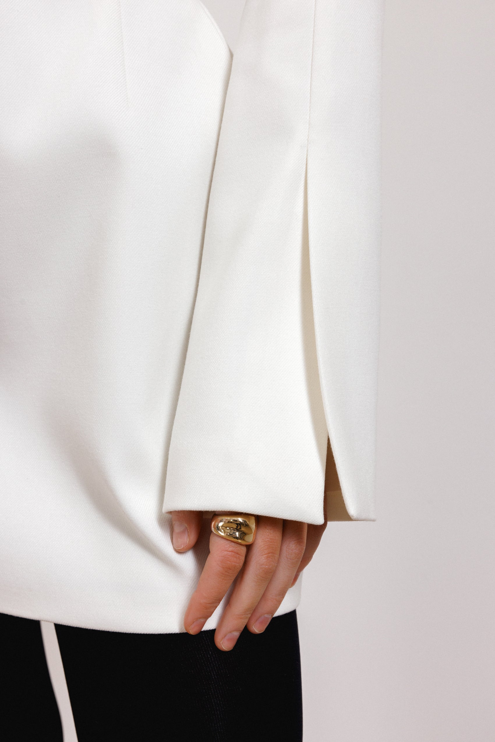 Сукня-футляр біла