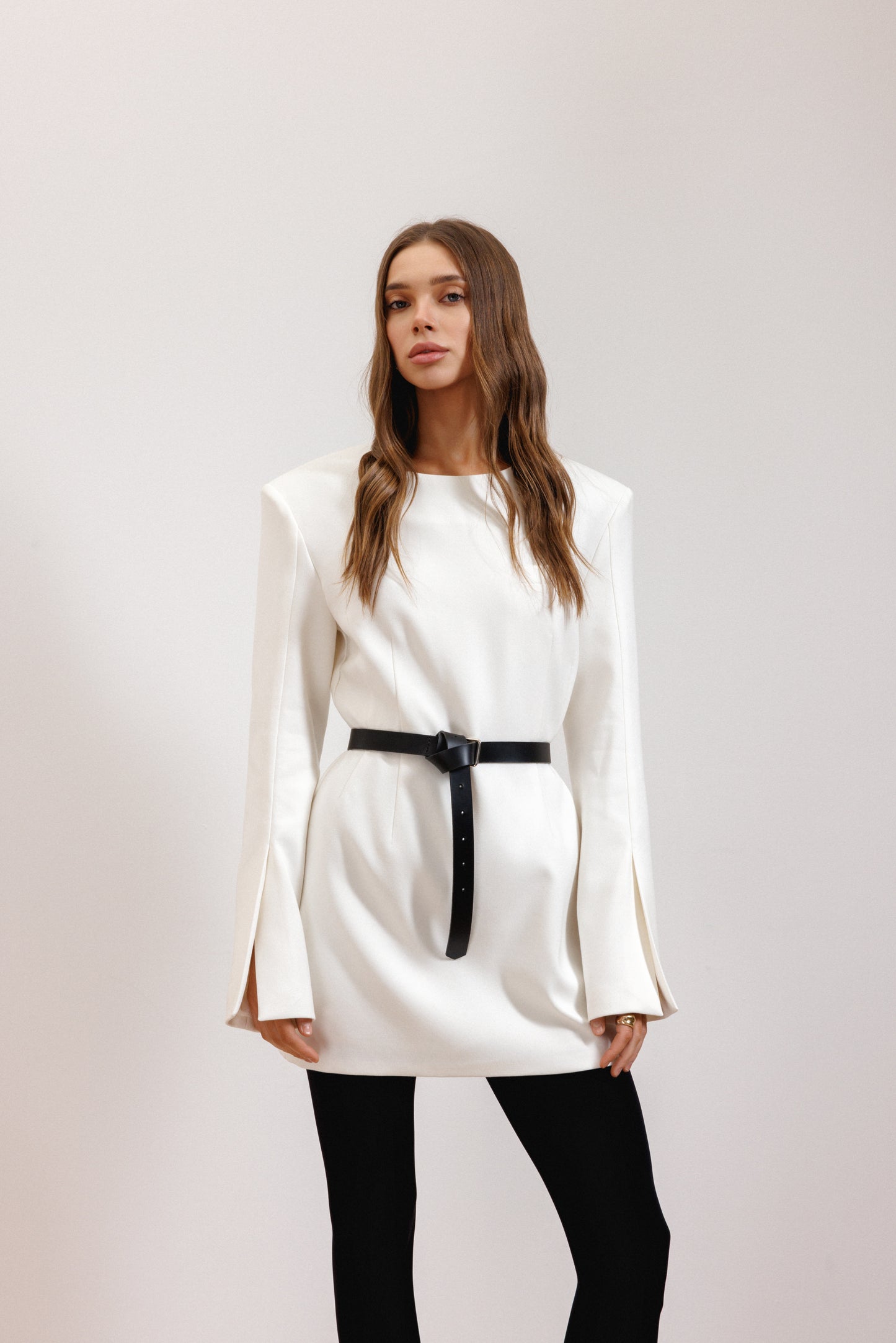 Сукня-футляр біла