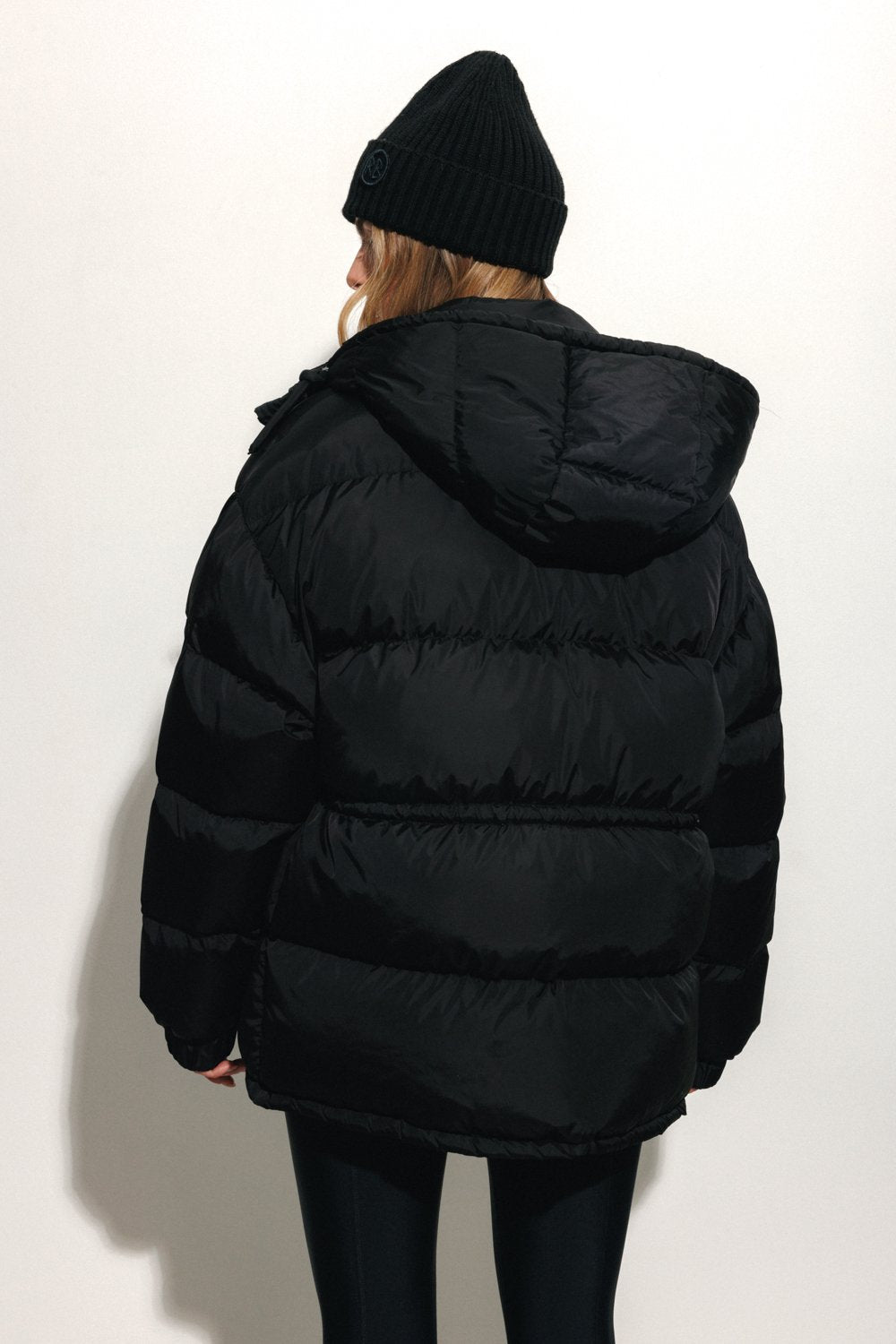 Пуховик класичний чорний